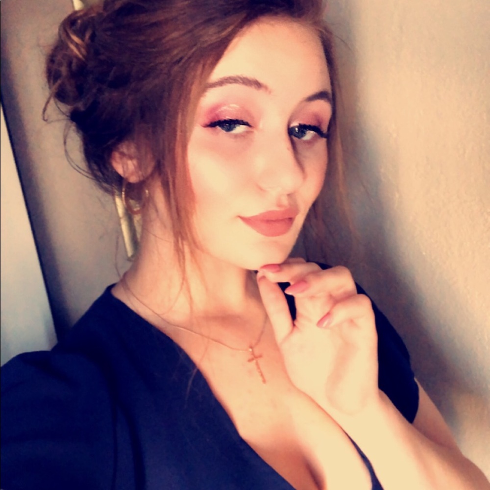 Meet your Posher, Alexis